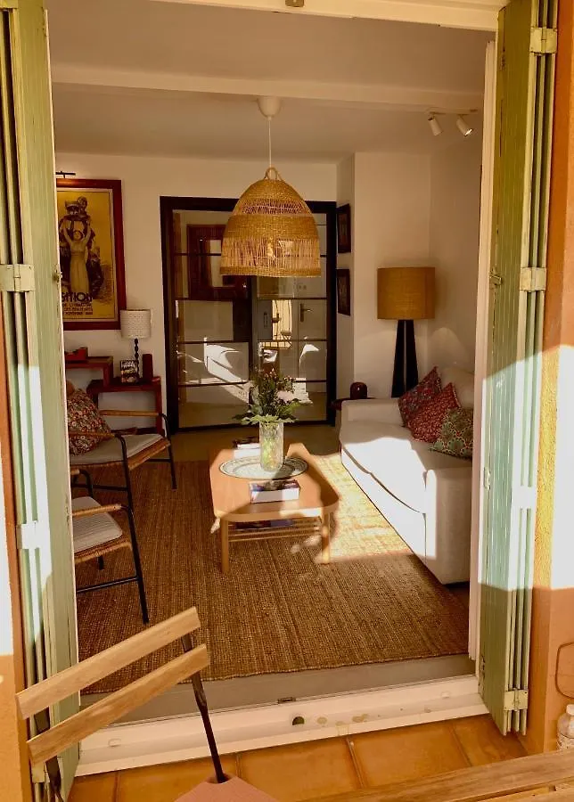 Luxury Apartment St-Tropez/ 10Mn Walk To Center. Saint-Tropez